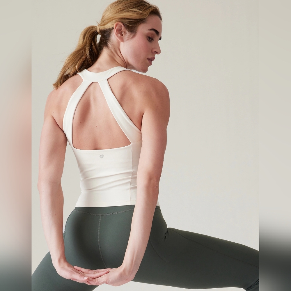 Athleta size M built-in bra tank in magnolia white